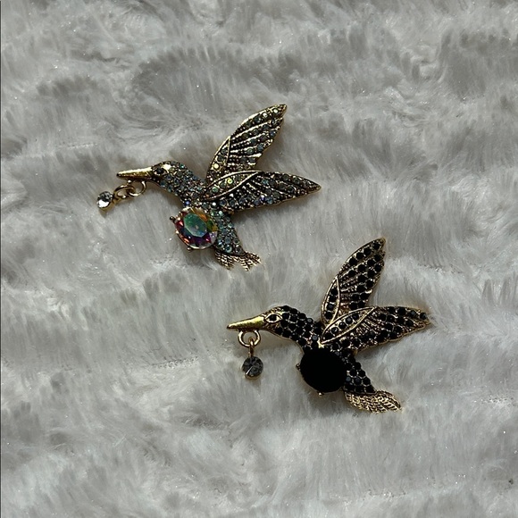 Hummingbird Brooch Set of 2 gold/black & iridescent with dangle charm nwot - Picture 1 of 6